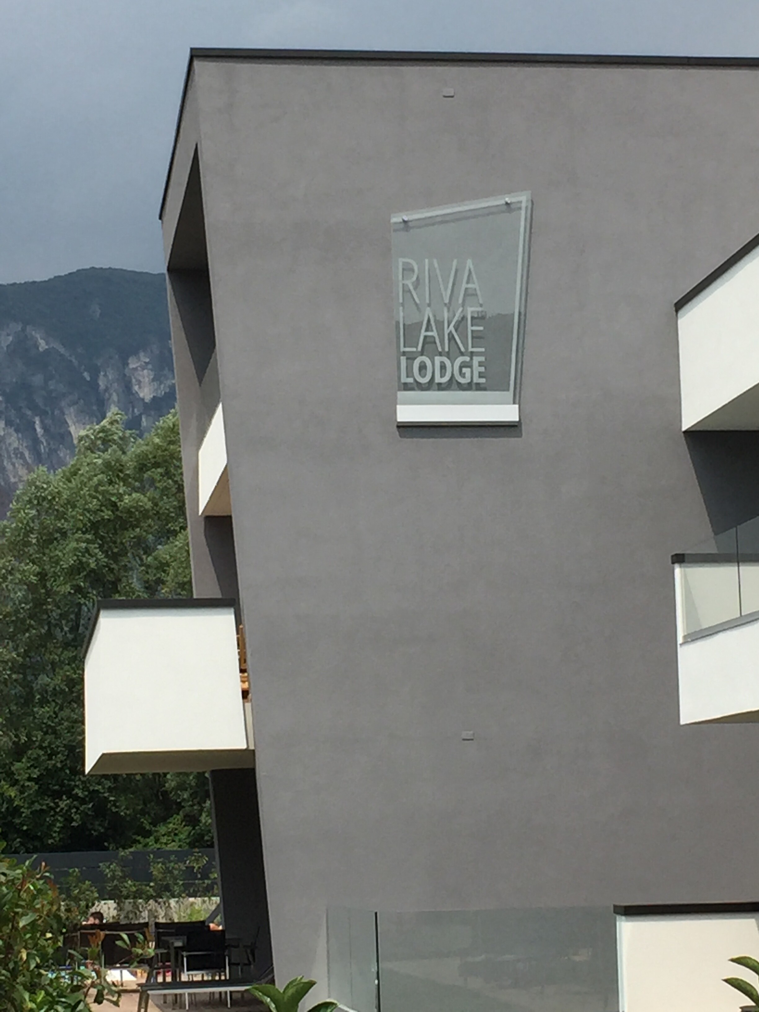 riva lake lodge nature miele sil ceramiche